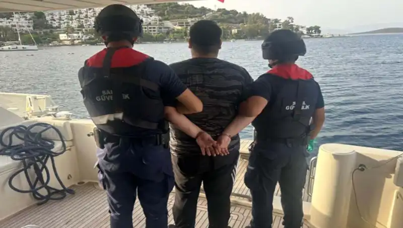 Cinayetten Aranan Casper Çetesi Üyesi Polisin Hapisteki Korkusunu Yaşadı
