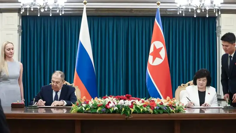 Lavrov ve Kuzey Kore Dışişleri Bakanı Arasında Kritik Görüşme Yapıldı