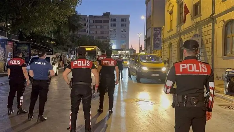 Megakentte Hızla Yükselen Suç Oranları: 4 Saatte Yüzlerce Gözaltı!