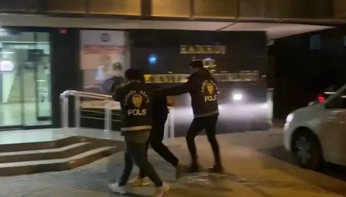 Galatasaray Taraftarına Saldıran Kişi Kısa Sürede Yakalandı: Olayın Detayları