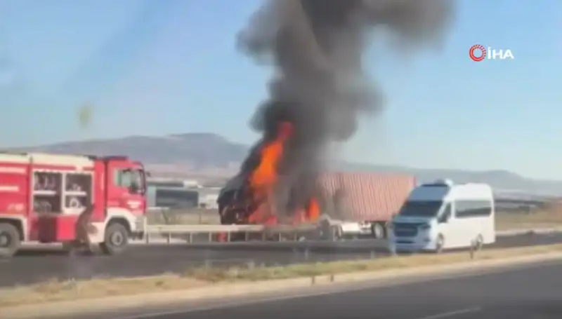 Ankara'da Kaza Yapan TIR Alev Alev Yandı! Olayın Ardındaki Gerçekler Neler?