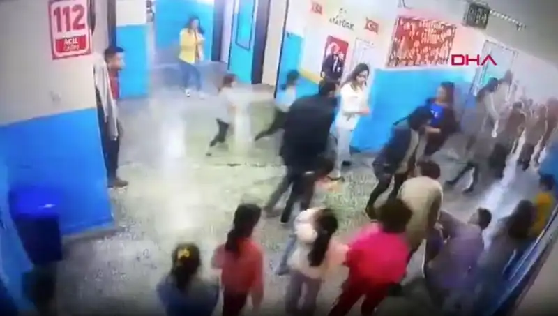 Bayılan Öğrenciyi Müdür Yardımcısı Nasıl Kurtardı? O Anlar!