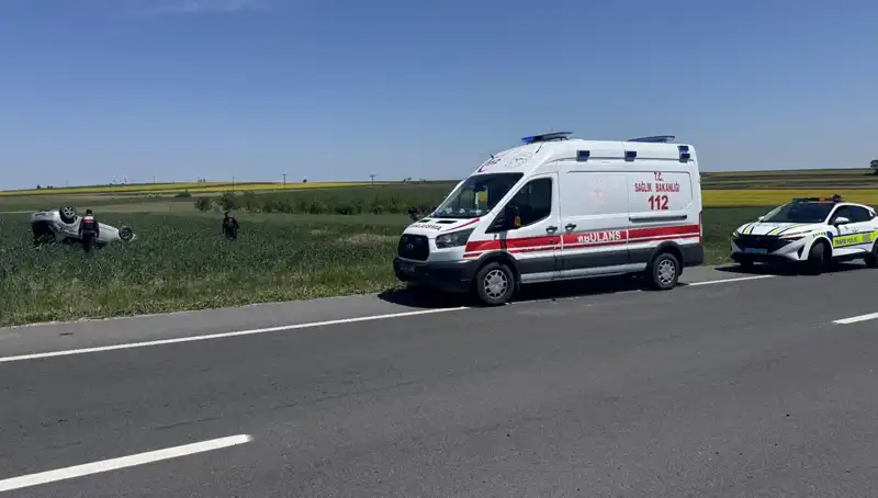 Edirne’de Devrilen Otomobilde Sürücü ve Eşi Yaralandı, Kazanın Detayları Şoke Etti