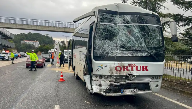 Uşak’ta İşçi Servisleri Çarpıştı: Çok Sayıda Yaralı ve Panik