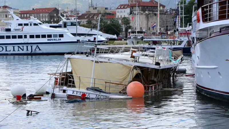 Hırvatistan’ı Vuran Şiddetli Fırtına: Feribot Kazası ve Batma Tehlikesi