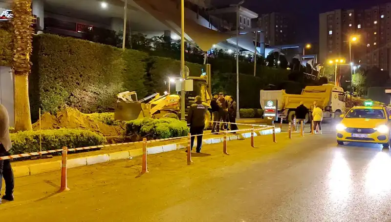 AVM Girişinde Doğalgaz Paniği: Alışveriş Keyfi Yarıda Kaldı!