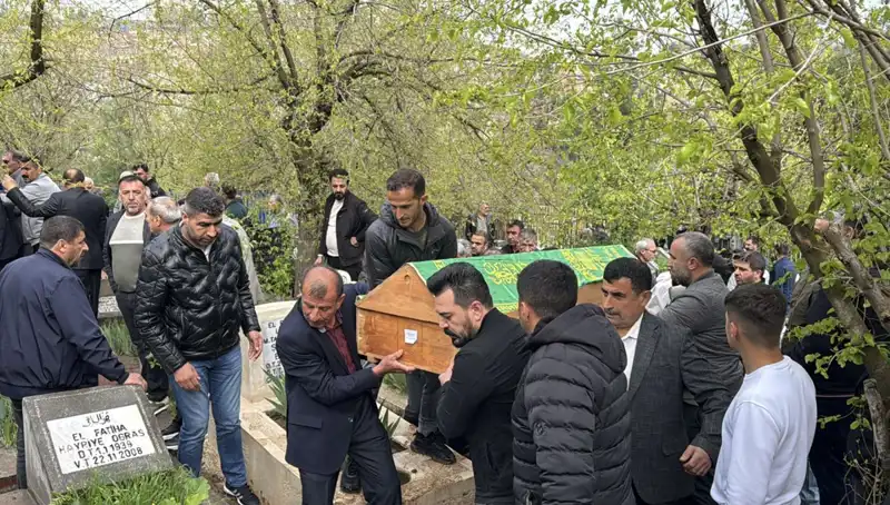 Karabük'teki Trafik Kazasında Hayatını Kaybeden Üç Kişi, Diyarbakır'da Sonsuzluğa Uğurlandı