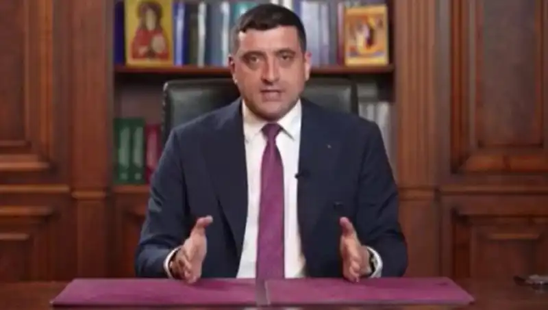 Romanya'da Şaşırtan Seçim: Aşırı Sağcı Aday İlk Turda Önde Gidiyor