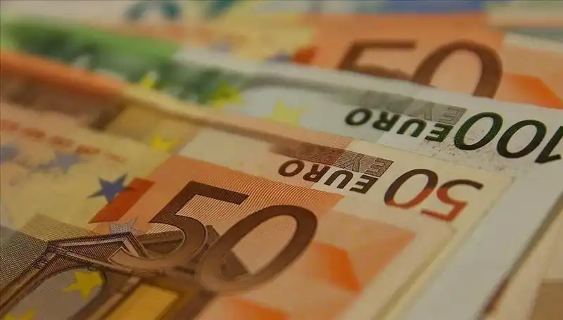 Euro Dolar Karşısında Zirve Sonrası Çöktü! Ekonomik Analiz