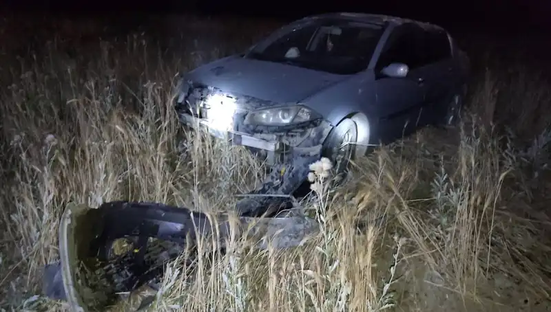 Burdur'da Sıradışı Kaza: Otomobil Tarlaya Uçtu, İki Kişi Yaralı!