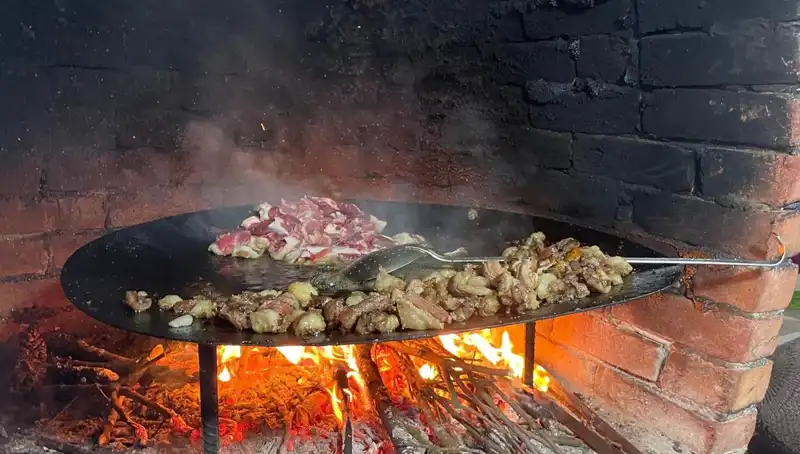 Dualı Güveç: 400 Yıllık Gelenek Şimdi Dört Bir Tarafı Kucaklıyor