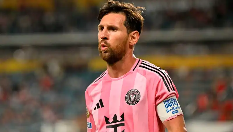 Messi'nin İlk Maçındaki İlgili An: Direkten Dönen Şut ve Beraberlik