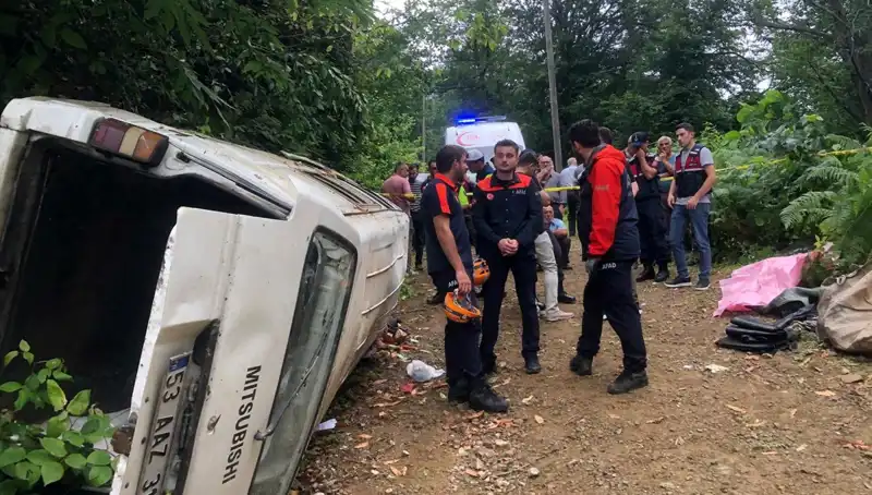 Rize'de Trayleri Kıran Kaza! Minibüs Yamaçtan Yuvarlandı, İki Hayat Gitti