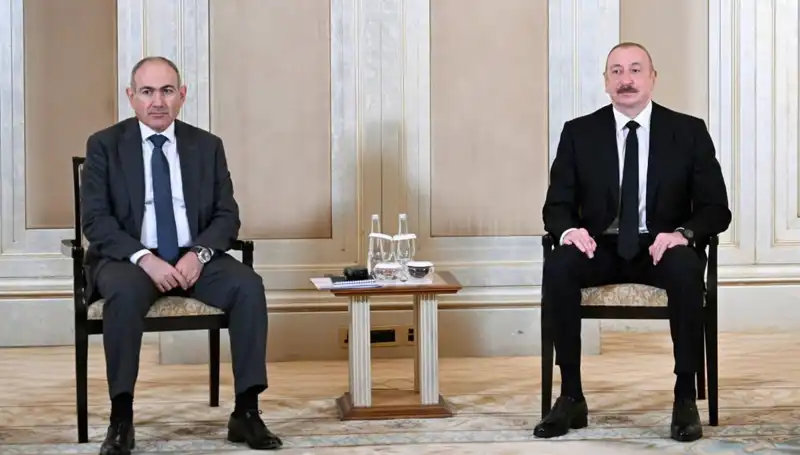 Abudabi'de Tarihi Buluşma: Aliyev ve Paşinyan Barış İçin Bir Araya Geldi