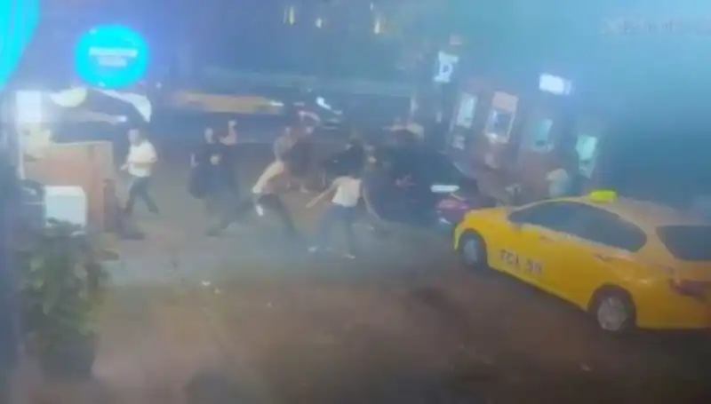 Beyoğlu'nda Ani Kavga: Laf Atma Neden Kanlı Sonuçlandı!