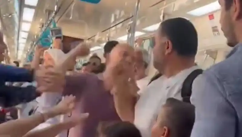 Marmaray’da Yumruklu Kavga: Yolcular Şoke Oldu