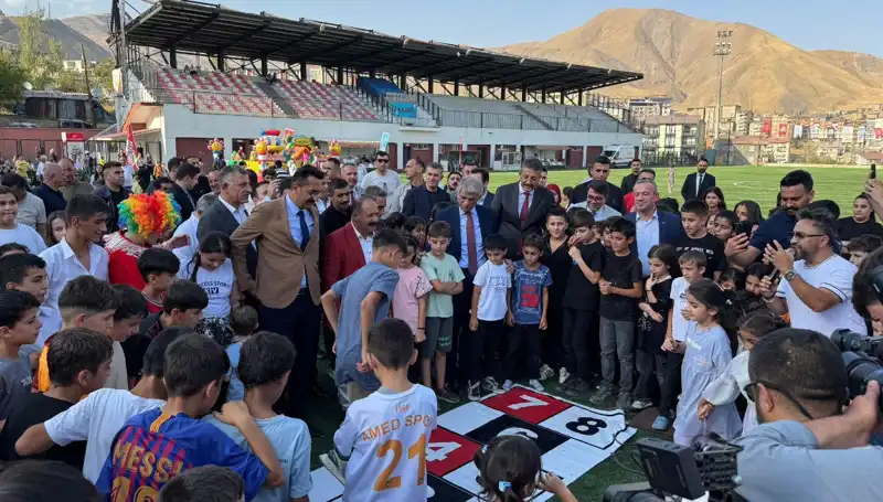 Hakkari'de Anadolu Şenliği: Kültür ve Coşku Dolu Bir Başlangıç