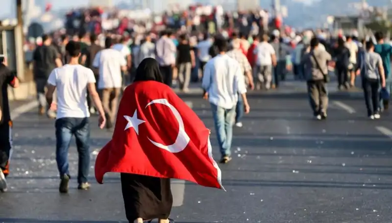15 Temmuz'da Kabineden Kritik Mesajlar: Dayanışma ve Direniş Vurgusu
