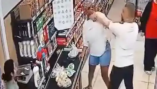 Markette Korkunç Olay: Çocuğu Önünde Kadına Gözdağı Veren Adam!
