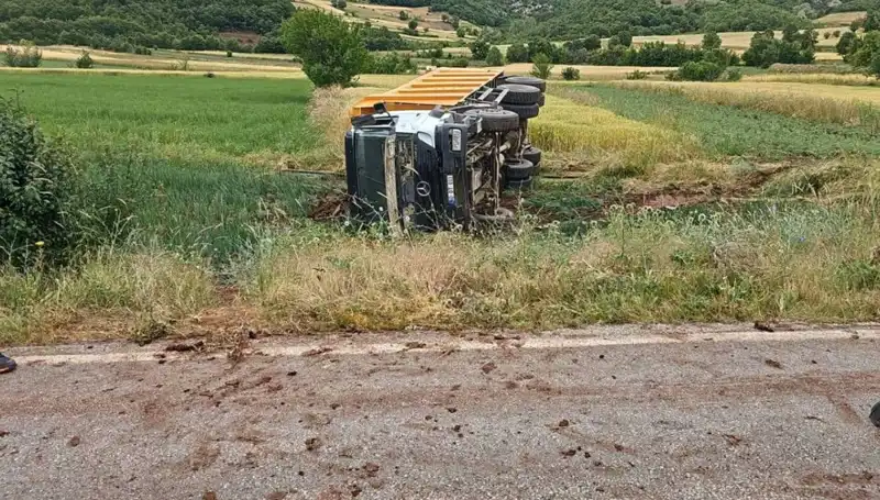 Tokat'ta Feci Kaza: Devrilen Kamyon Hayatını Kaybettirdi