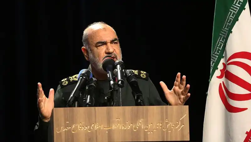 İran Devrim Muhafızları'ndan Trump'a Cevap: Yıkıcı Karşılık Tehditi!