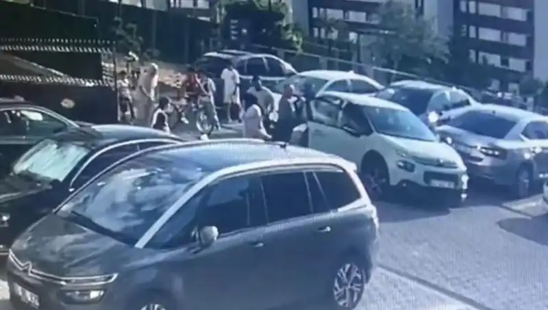 Eşi ve Yakınlarını Araba ile Ezdi: Şok Edici Olayın Ardındaki Gerçekler