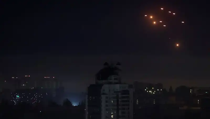 Savaşın Gölgesinde: Rusya'nın Kiev'e Hava Saldırısı ve Sumi'deki Tahliyeler