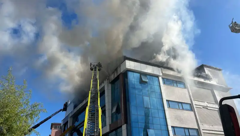 Esenyurt'ta Tekstil Atölyesinde Meydana Gelen Yangın, Büyük Panik Yarattı