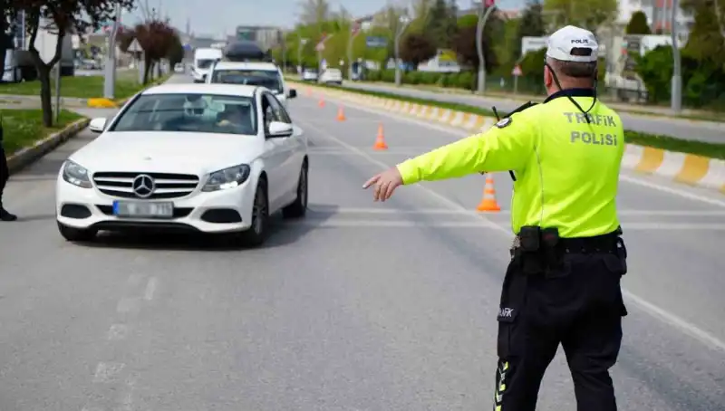 2025 Yılında Trafik Cezalarında Neler Değişiyor? Yeni Yönetmelikler ve Artışlar