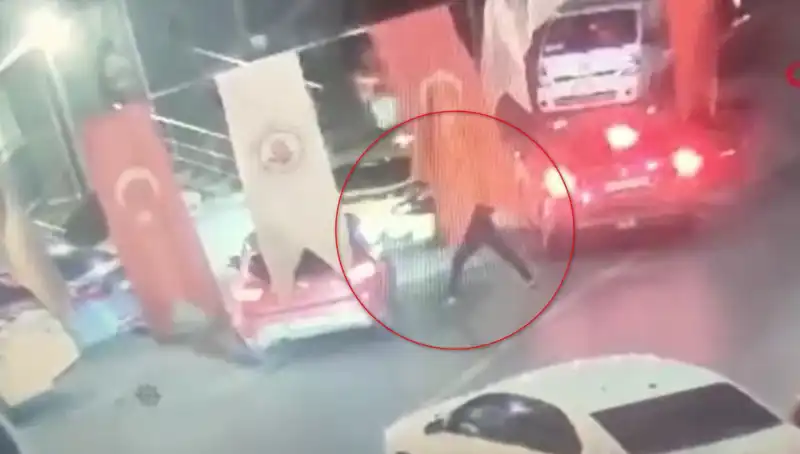 Kağıthane’de Sokak Ortasında Cinayet: Genç Otomobilde Kurşun Yağmuruna Tutuldu
