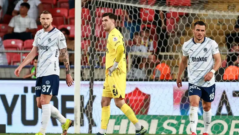 Fenerbahçe'nin Şok Edici Çöküşü: Bu Sezon Neler Oluyor?