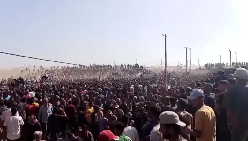 İsrail'in Gazze'de Yardım Noktasına Saldırısı: 26 Kişi Hayatını Kaybetti