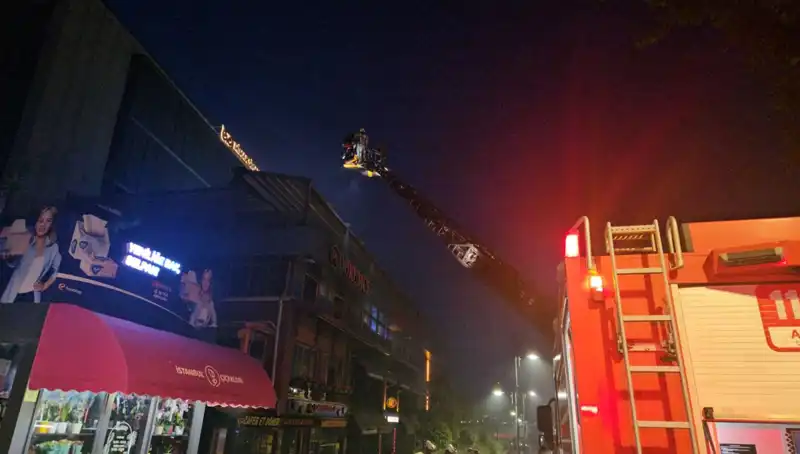 Beşiktaş'ta Yangın Paniği: 3 Katlı Restoranda Korkutan Olay!