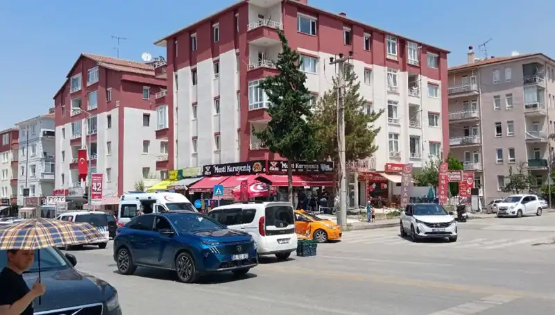 Taksi ve Otomobil Çarpışması: Neyin Altında Yatıyor?