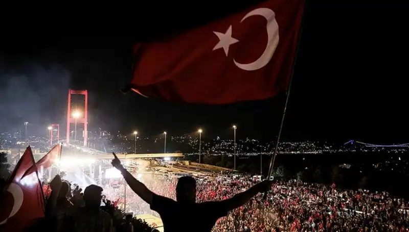 15 Temmuz'un Anısı: "En Uzun Gece" Tiyatro Gösterimi Külliye'de!