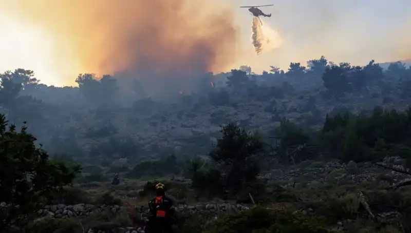 Eğriboz Adası’nda Orman Yangını Tahribatı: İki Köy Tahliye Edildi