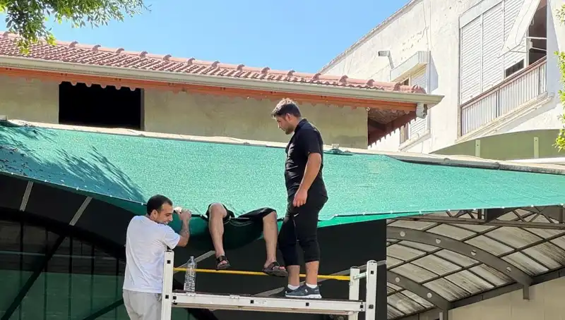 Dikkatsizlik Faciası: Balkon Kenarında Dengesini Kaybeden Genç Kadının Dramı