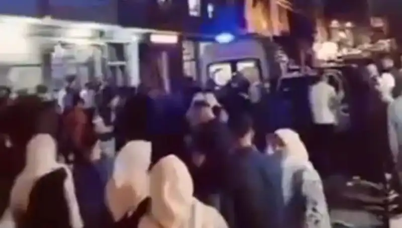 14 Yaşındaki Kader Balkondan Düştü: Ailesi ve Komşuları Alarmda