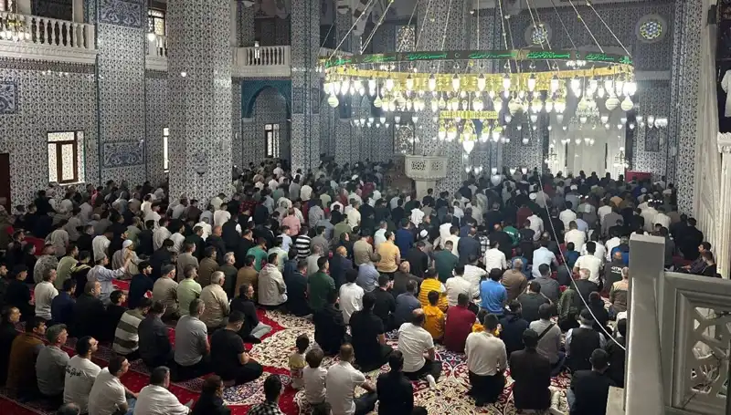 Iğdır'da İlk Bayram Namazı Coşku İçinde Kılındı